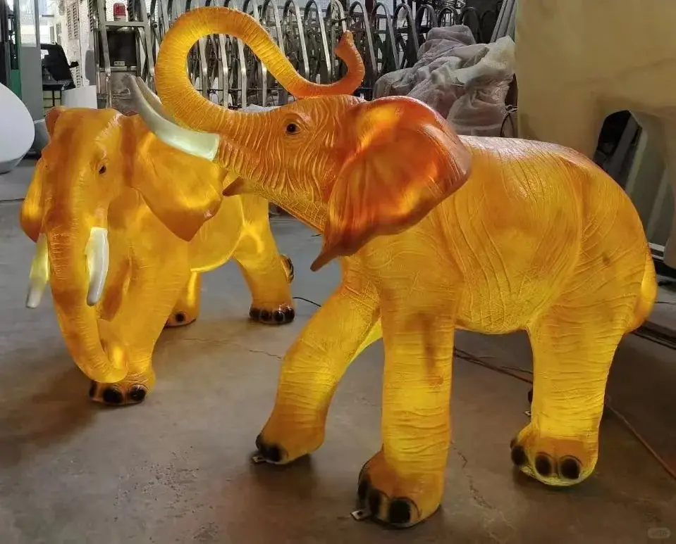Illuminated sculpture